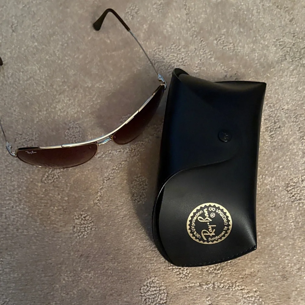 Ray-Ban Gold Frame Sunglasses with Black Case - Picture 6 of 12